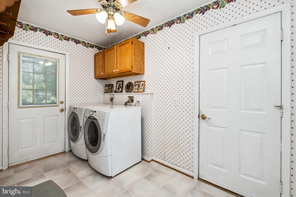 1973 Bachmans Valley Road Manchester, MD 21102 - Photo 7 of 31 Side-entry mud room / laundry