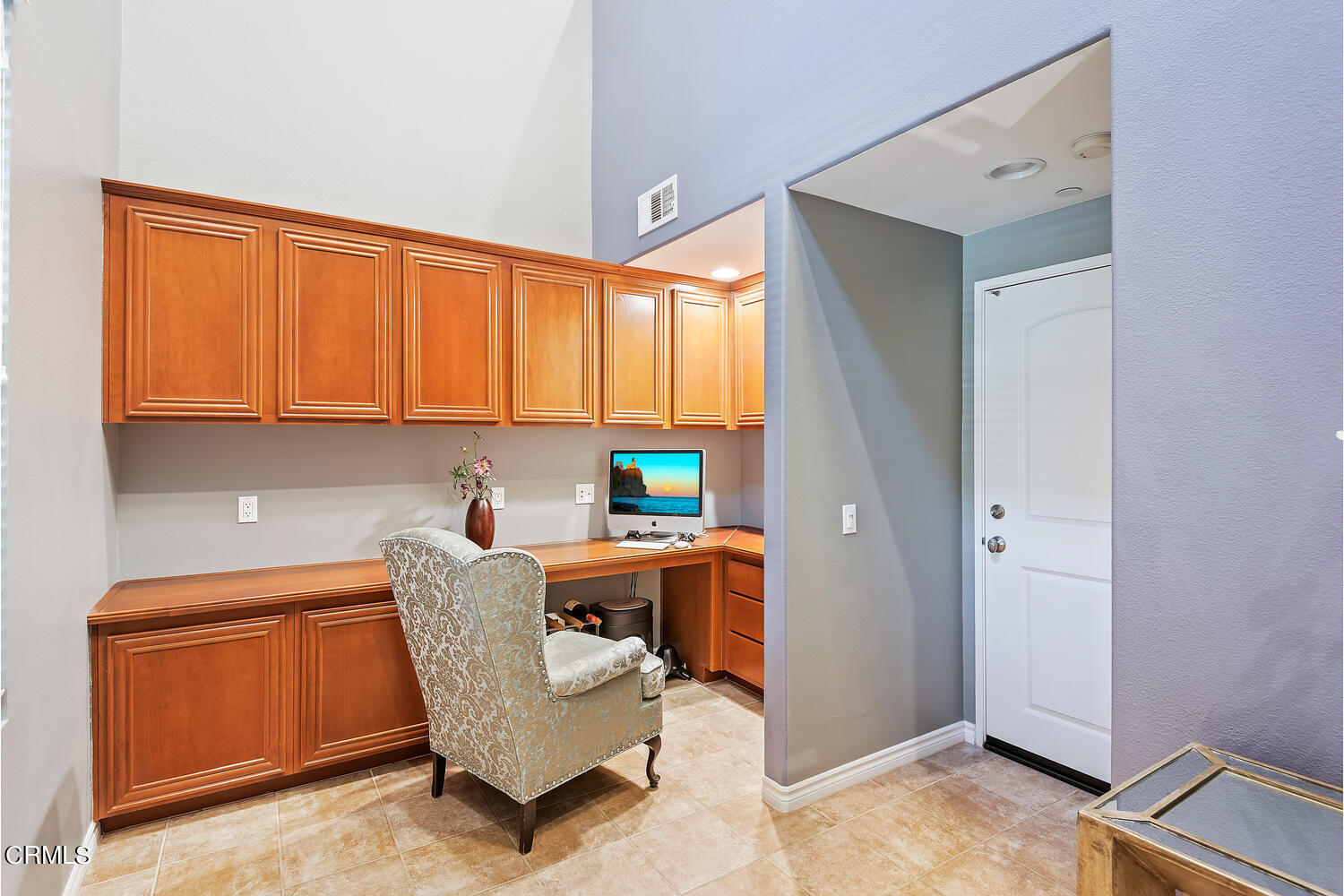 8216 Silver Circle Ventura, CA 93004 - Photo 4 of 20 8216 Silver Cir-004-004-Foyer-MLS_Size