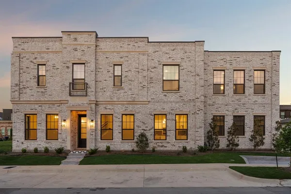 $627,000 | 305 Sunset Lane, Unit 101, Fort Worth, TX 76114