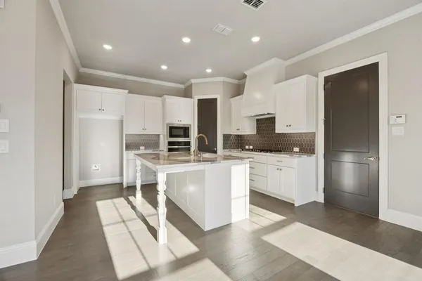 $627,000 | 305 Sunset Lane, Unit 101, Fort Worth, TX 76114