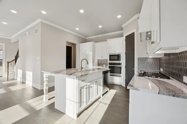 $627,000 | 305 Sunset Lane, Unit 101, Fort Worth, TX 76114