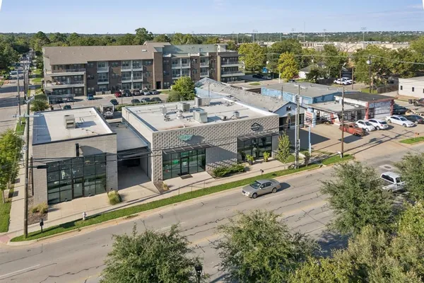 $627,000 | 305 Sunset Lane, Unit 101, Fort Worth, TX 76114