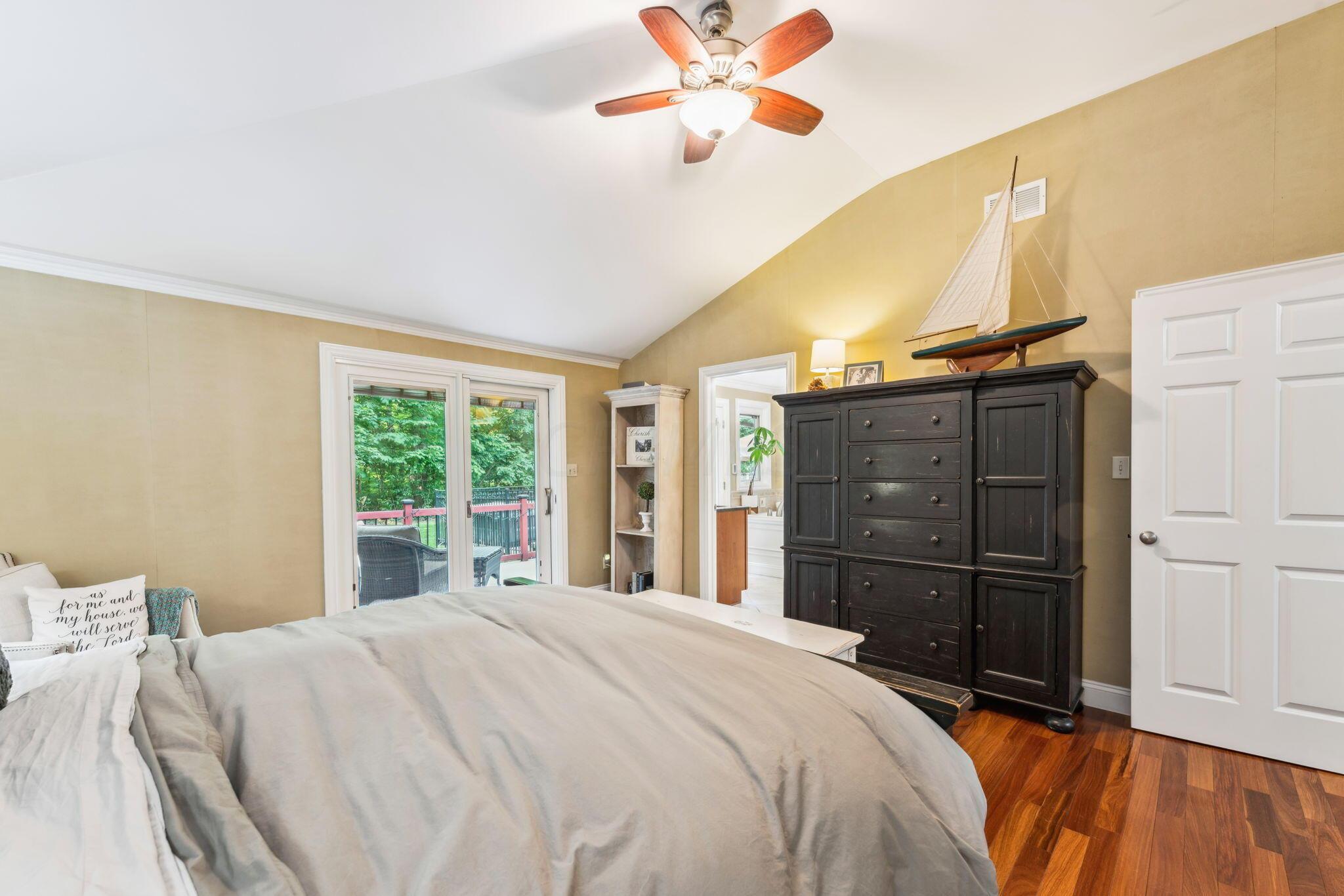 2423 Carriage Road Powell, OH 43065 - Photo 32 of 100 Hardwood floors and ceiling fan/light combo!