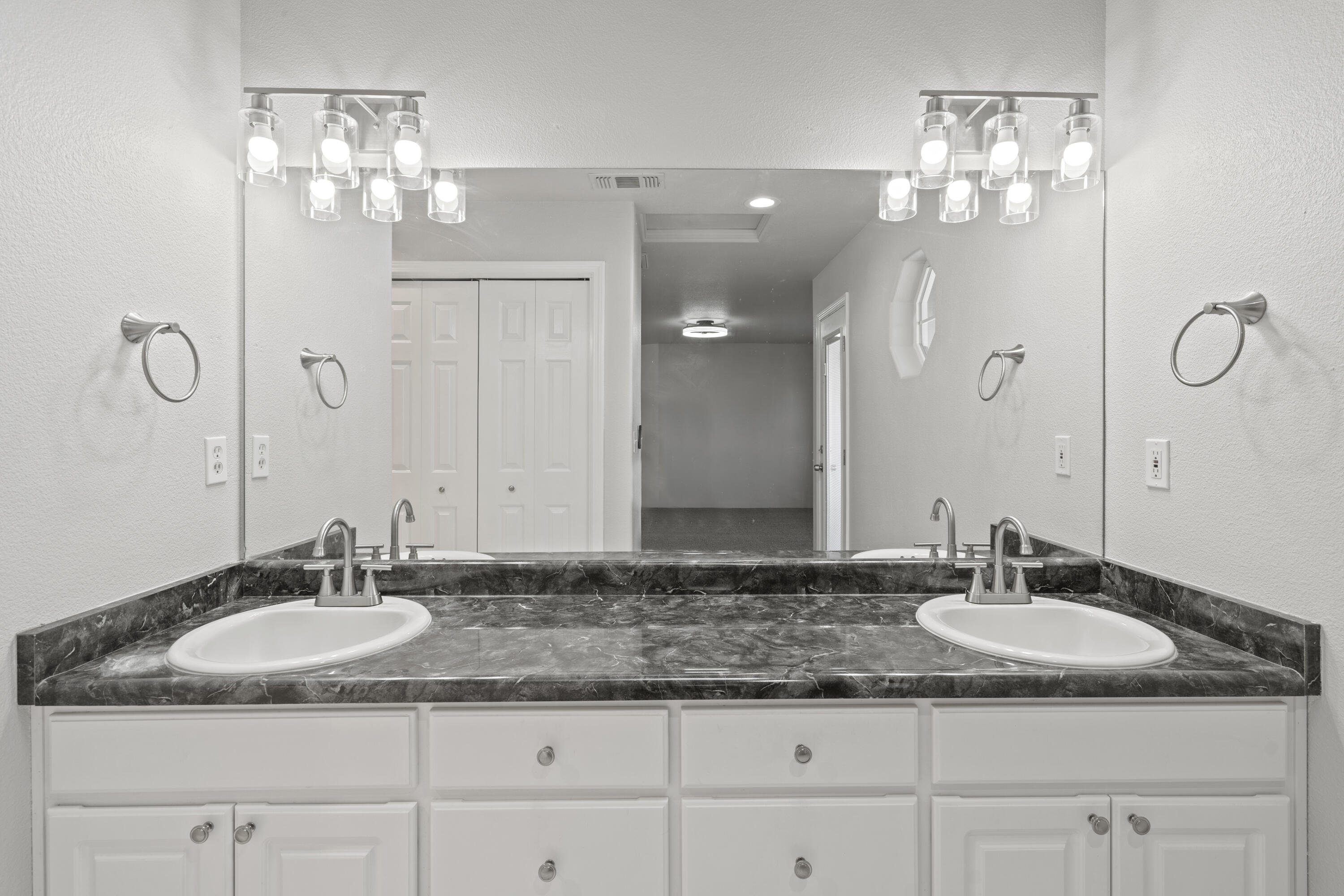 644 Shadow Way Central Point, OR 97502 - Photo 20 of 27 644 Shadow Way, Central Point - 20