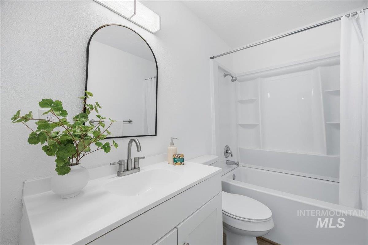 1407 South Roosevelt Street Boise, ID 83705 - Photo 29 of 38 Full bath with shower / tub combo and vanity