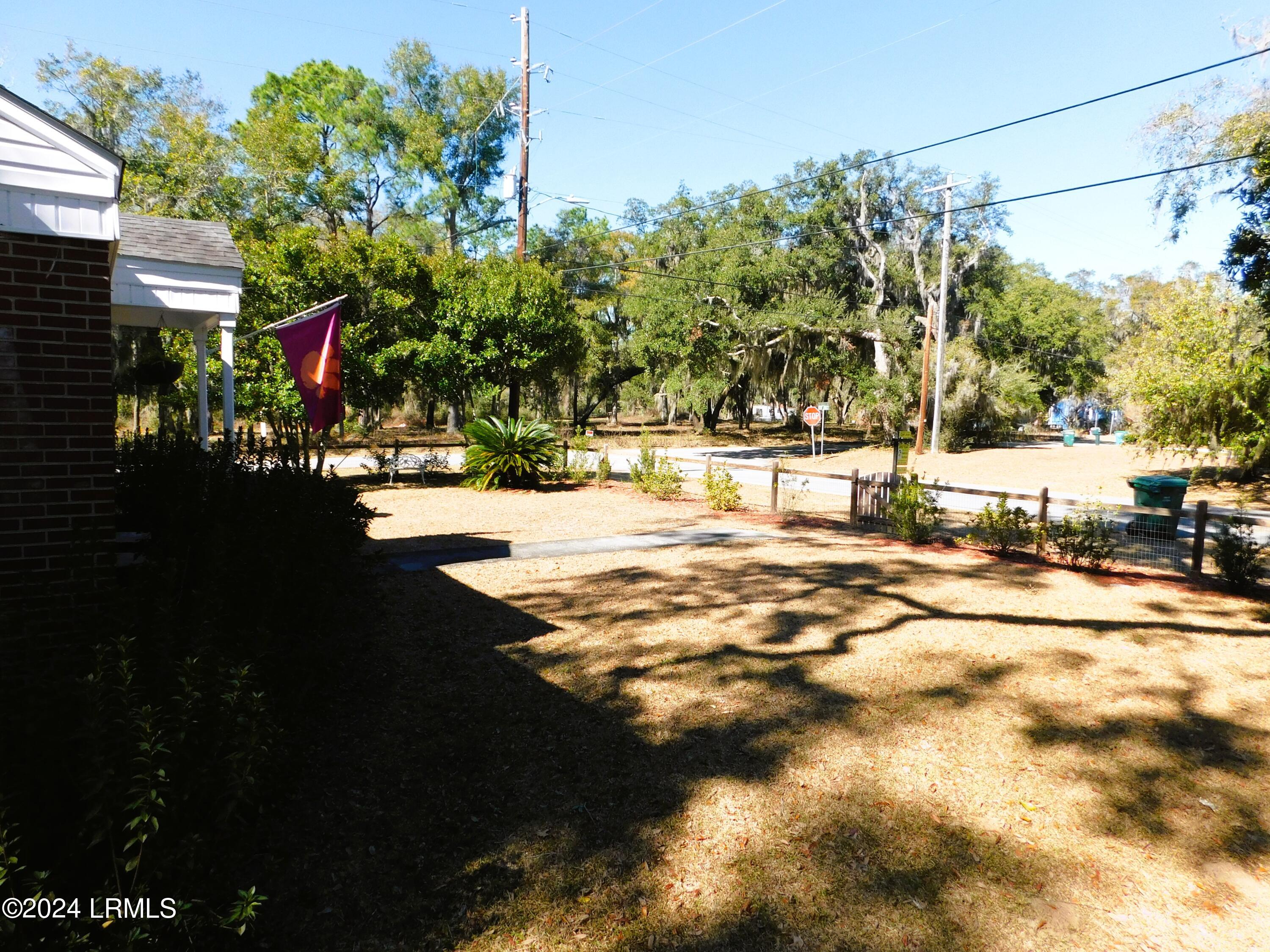 1213 16th Street Port Royal, SC 29935 - Photo 8 of 50 42 - FRont Yard