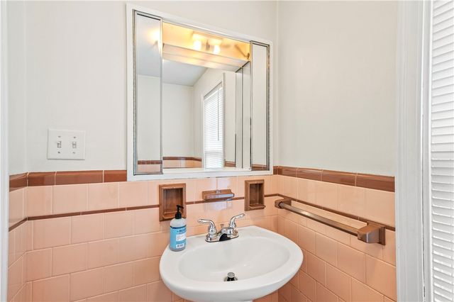 $730,000 | 36 Apple Tree Lane, Warwick, RI 02888