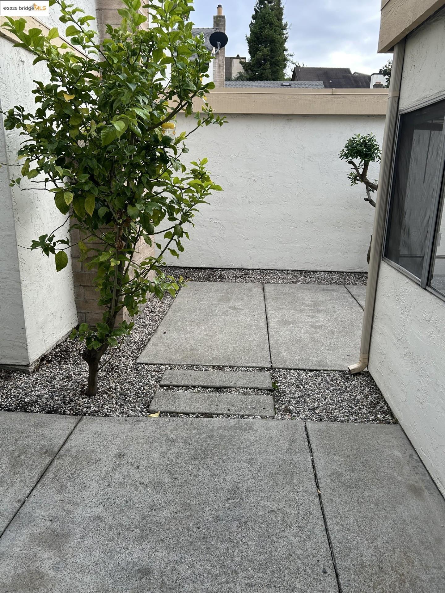 1363 Ridgecrest Road Pinole, CA 94564 - Photo 19 of 37 a view of a back yard of the house