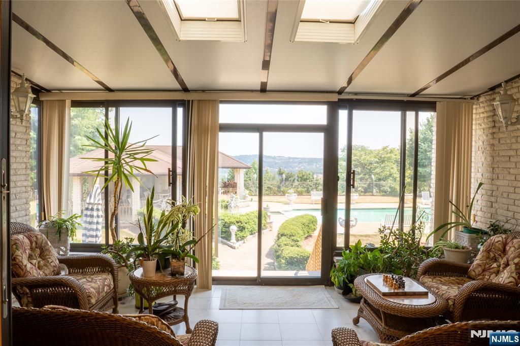 8 Lookout Point Trail Totowa, NJ 07512 - Photo 5 of 11