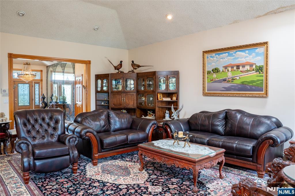 8 Lookout Point Trail Totowa, NJ 07512 - Photo 10 of 11