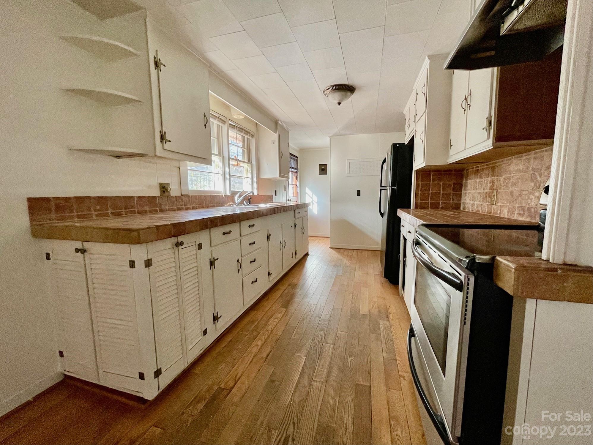 417 Rowland Rd. Swannanoa, NC 28778 - Photo 4 of 28 Gallery Image 4