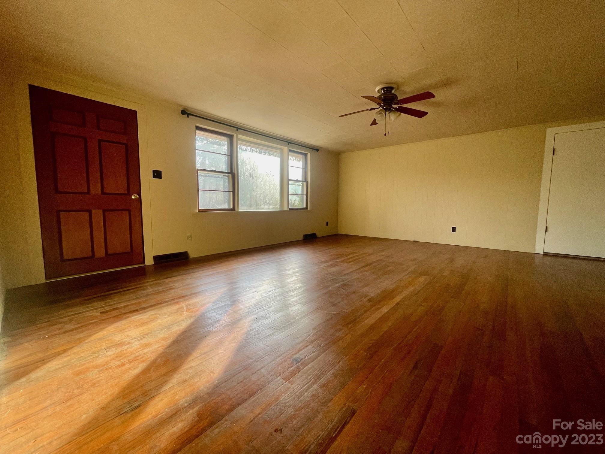 417 Rowland Rd. Swannanoa, NC 28778 - Photo 6 of 28 Gallery Image 6