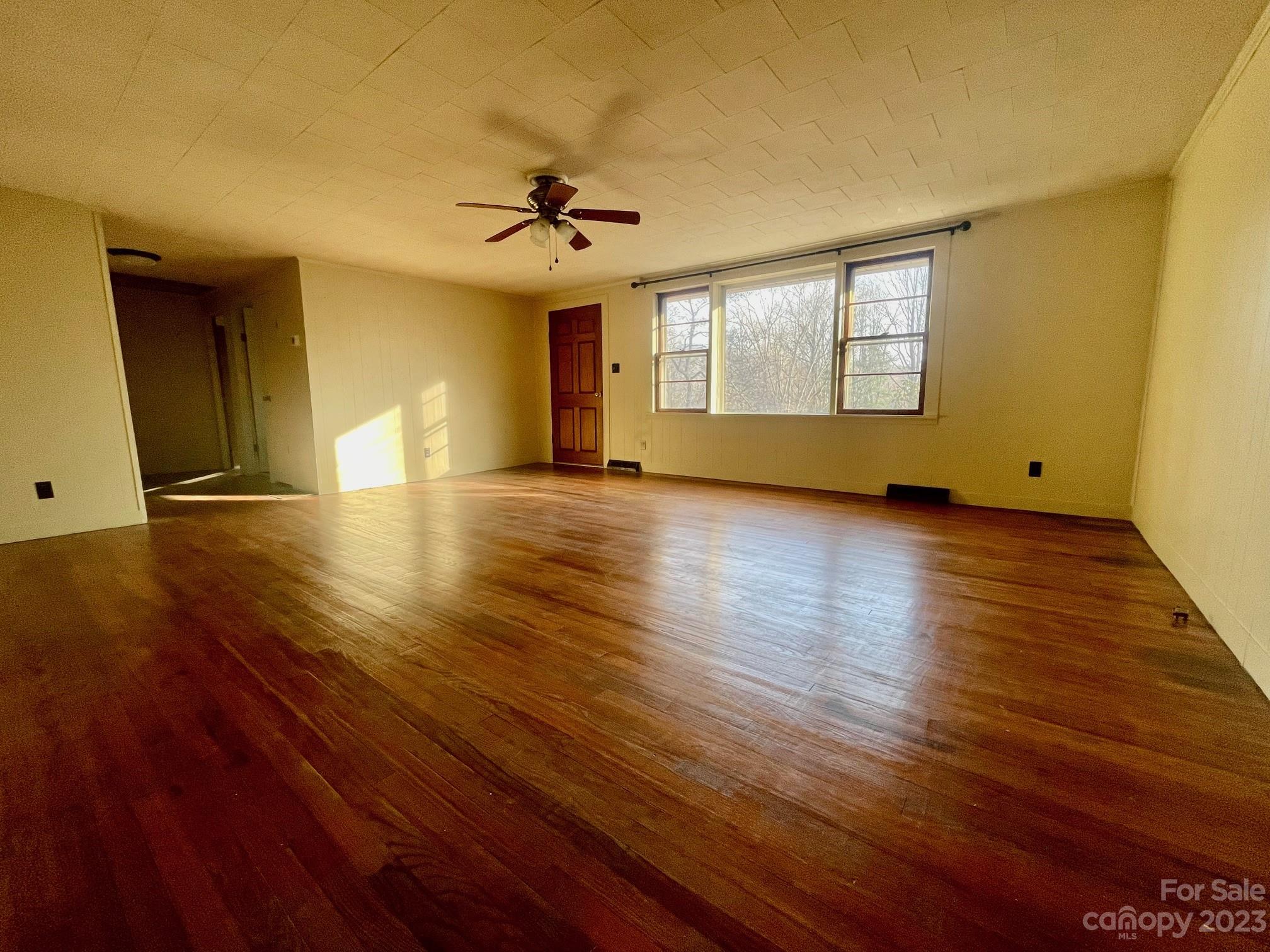 417 Rowland Rd. Swannanoa, NC 28778 - Photo 7 of 28 Gallery Image 7