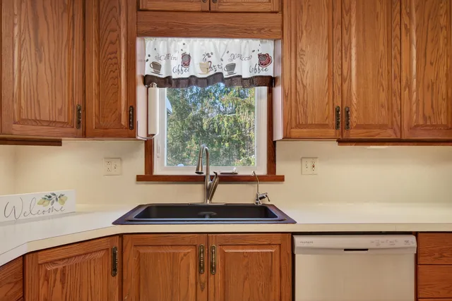 $319,900 | 1956 Trinity Lane, Jackson, MI 49201