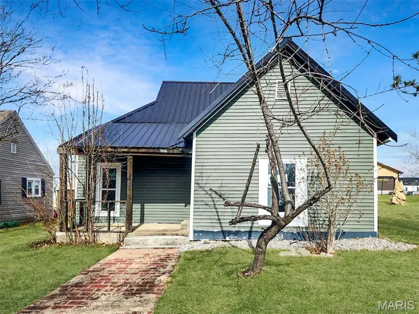 $89,900 | 407 East Salling Street, Perry, MO 63462