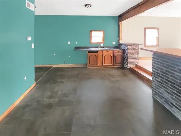 $89,900 | 407 East Salling Street, Perry, MO 63462