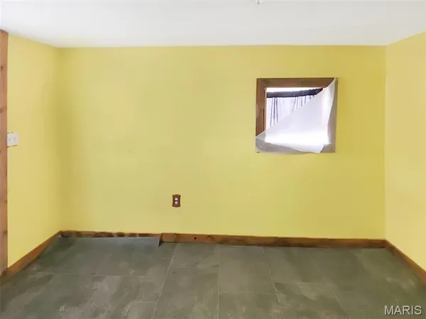 $89,900 | 407 East Salling Street, Perry, MO 63462