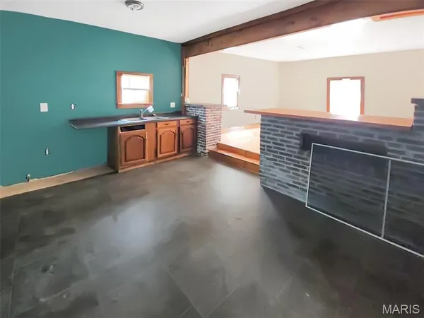 $89,900 | 407 East Salling Street, Perry, MO 63462