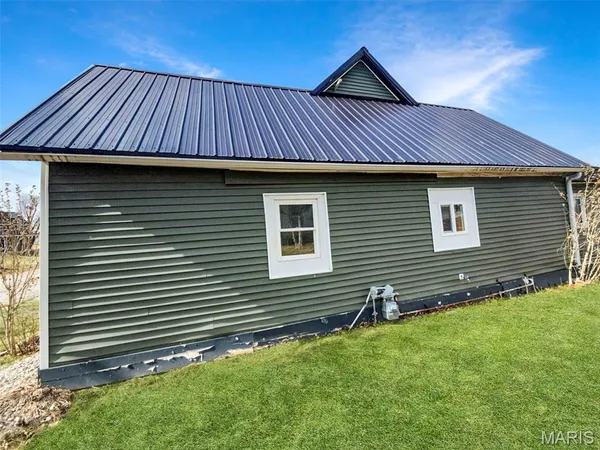 $89,900 | 407 East Salling Street, Perry, MO 63462