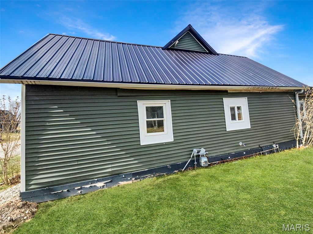 407 East Salling Street Perry, MO 63462 - Photo 2 of 15