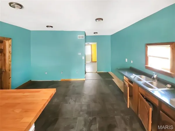 $89,900 | 407 East Salling Street, Perry, MO 63462