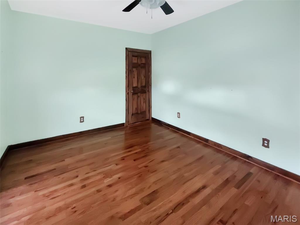 407 East Salling Street Perry, MO 63462 - Photo 10 of 15