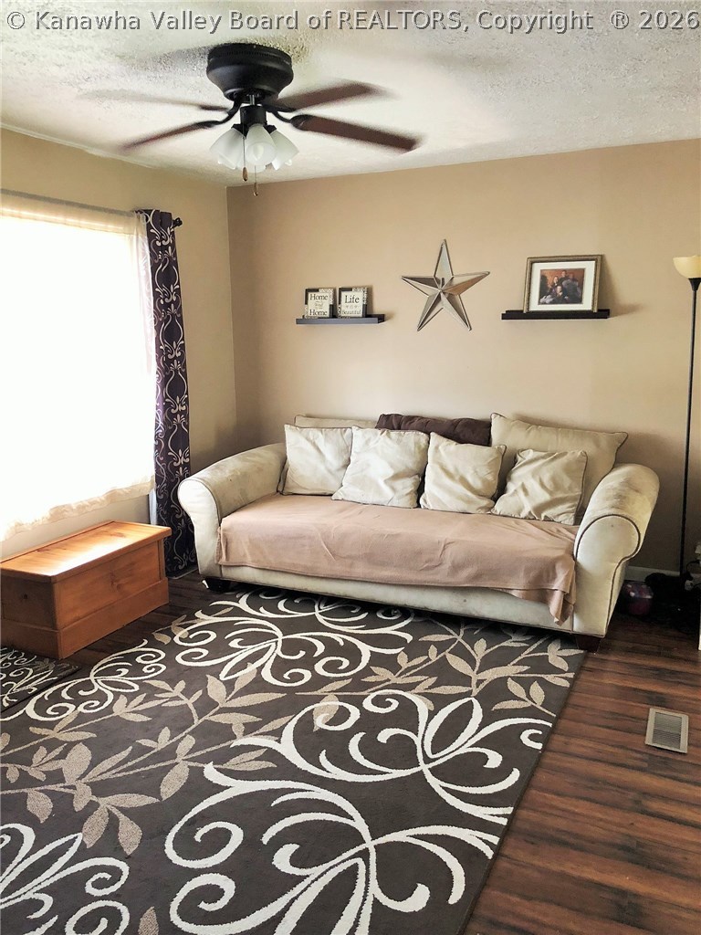 231 Burdette Addition Road Point Pleasant, WV 25550 - Photo 2 of 17 Living Room