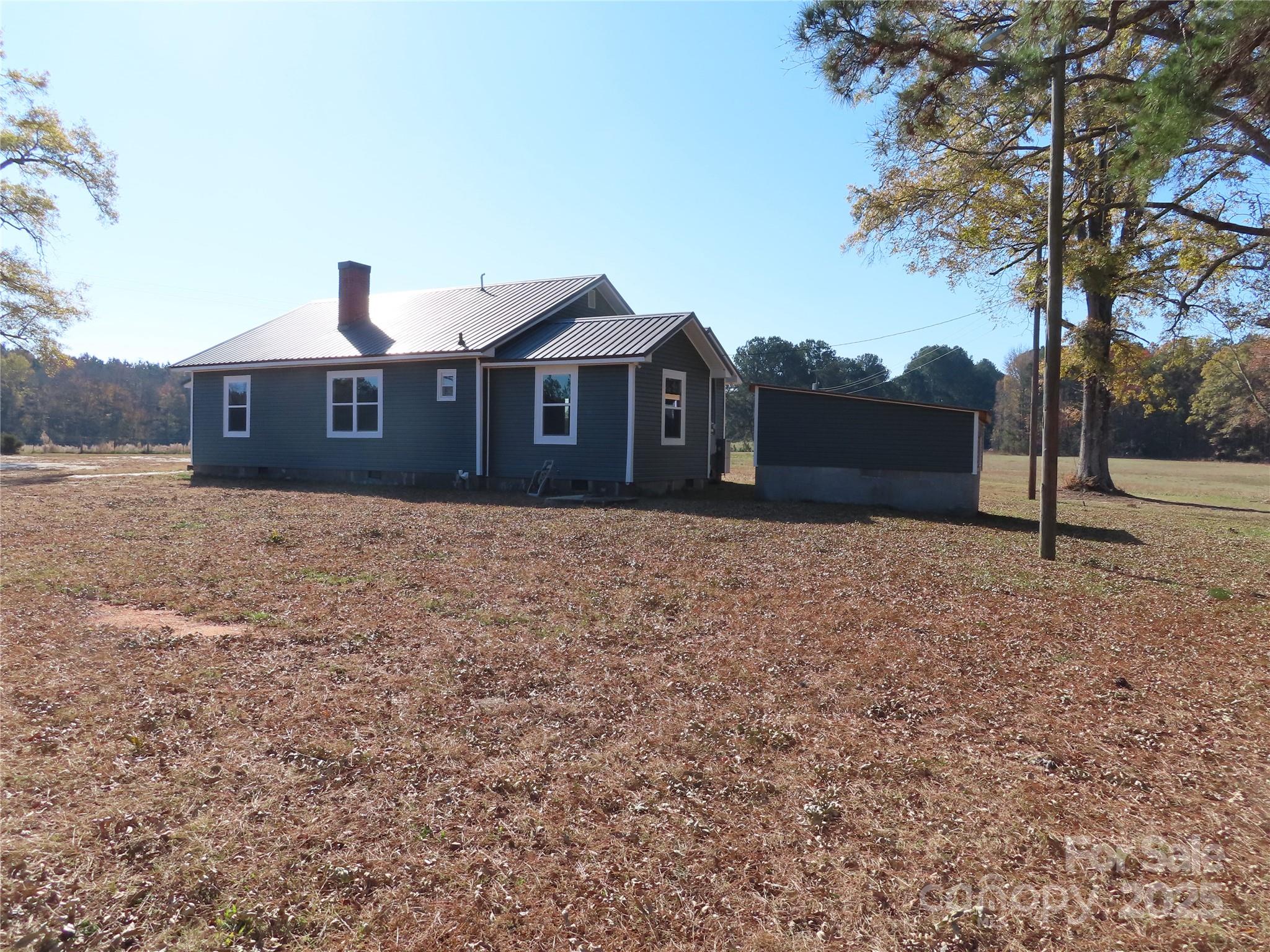 605 State Road 182 Chester, SC 29706 - Photo 5 of 32 a front view of a house with a yard
