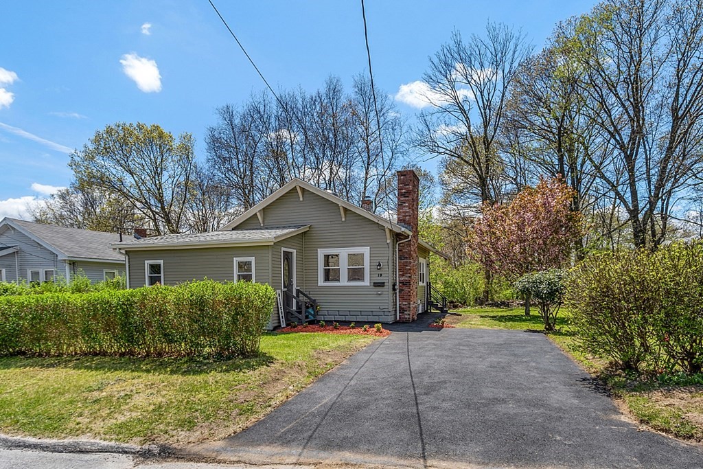 19 Wayside Road Worcester, MA 01605 - Photo 1 of 30 Gallery Image 1