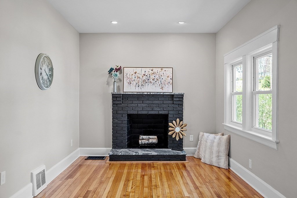19 Wayside Road Worcester, MA 01605 - Photo 11 of 30 Gallery Image 11