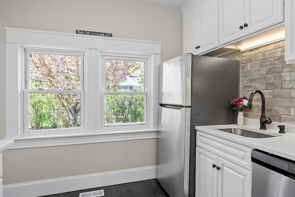 19 Wayside Road Worcester, MA 01605 - Photo 25 of 30 Gallery Image 25