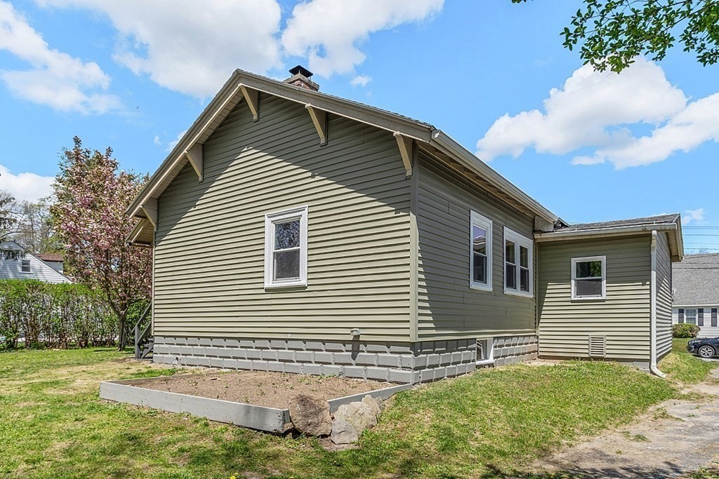 19 Wayside Road Worcester, MA 01605 - Photo 4 of 30 Gallery Image 4