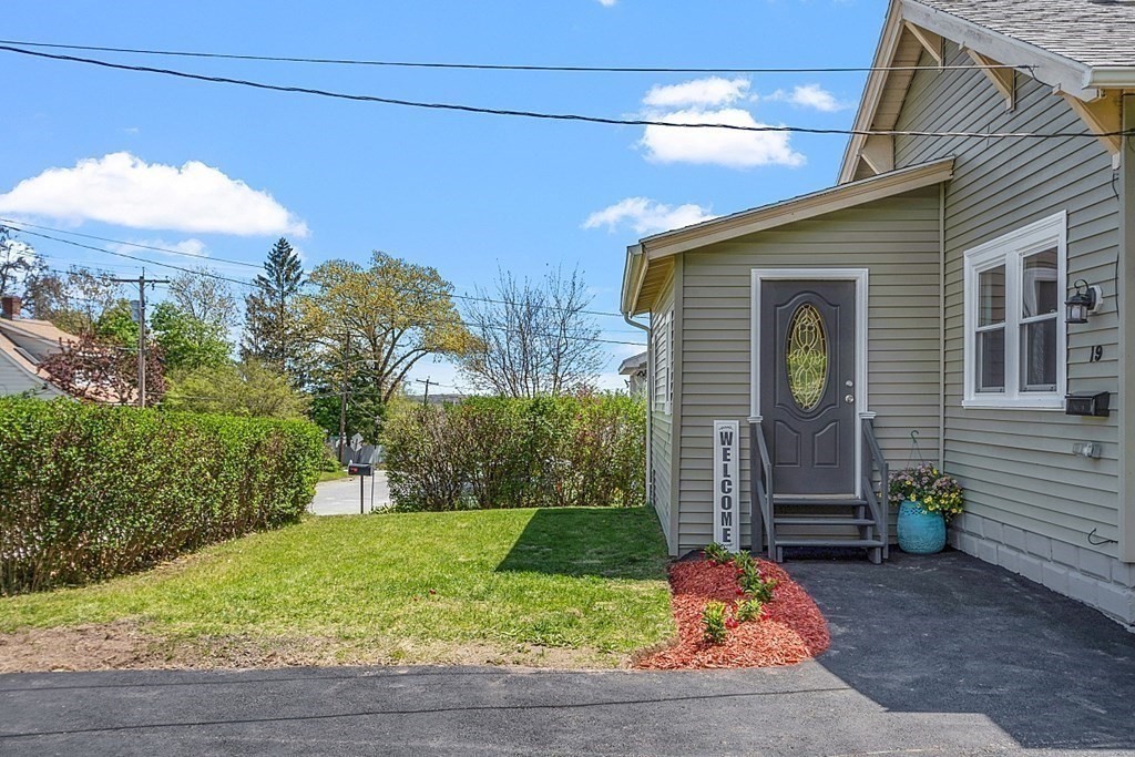 19 Wayside Road Worcester, MA 01605 - Photo 8 of 30 Gallery Image 8