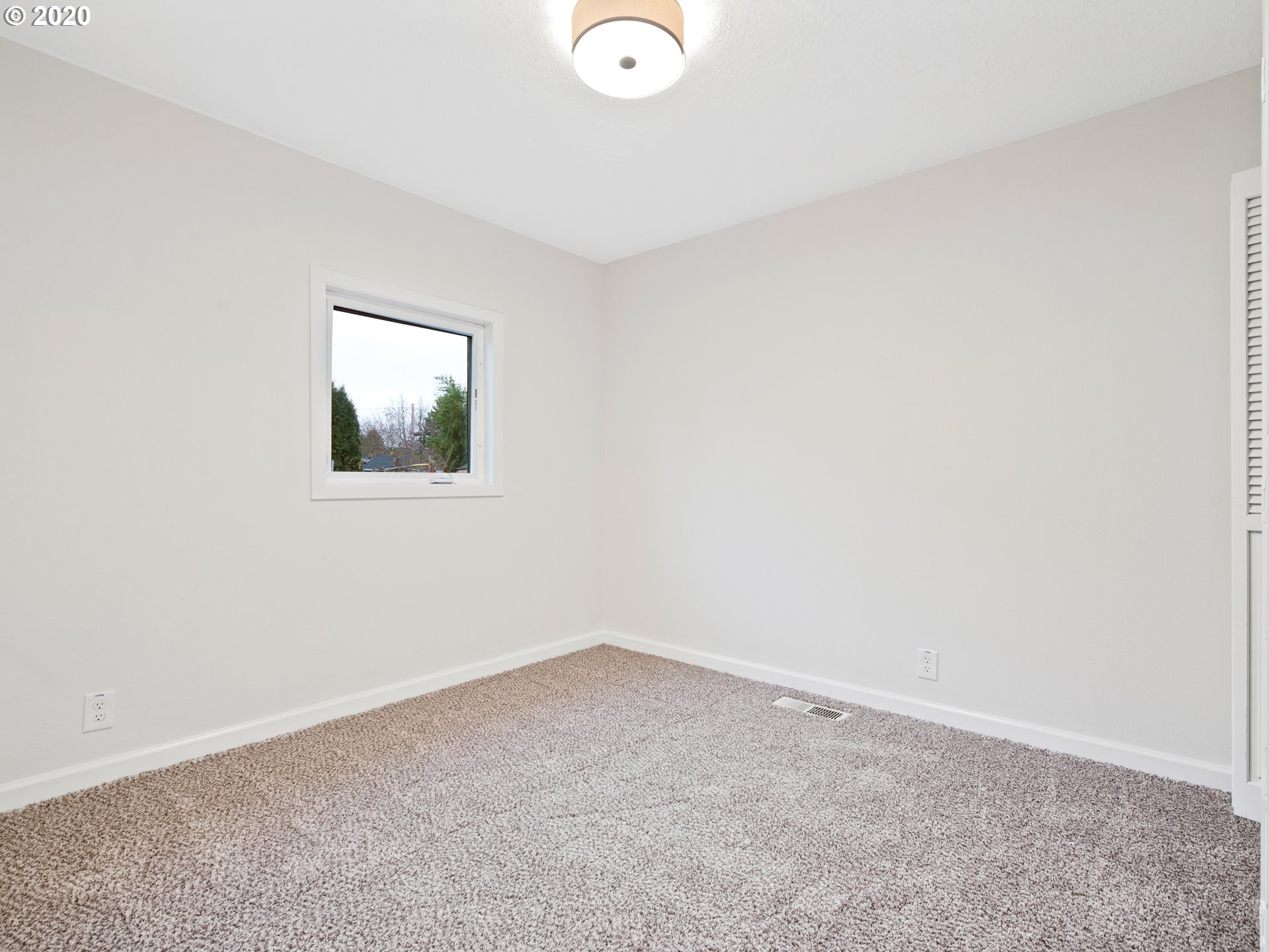 14805 Southeast Main Street Portland, OR 97233 - Photo 13 of 32