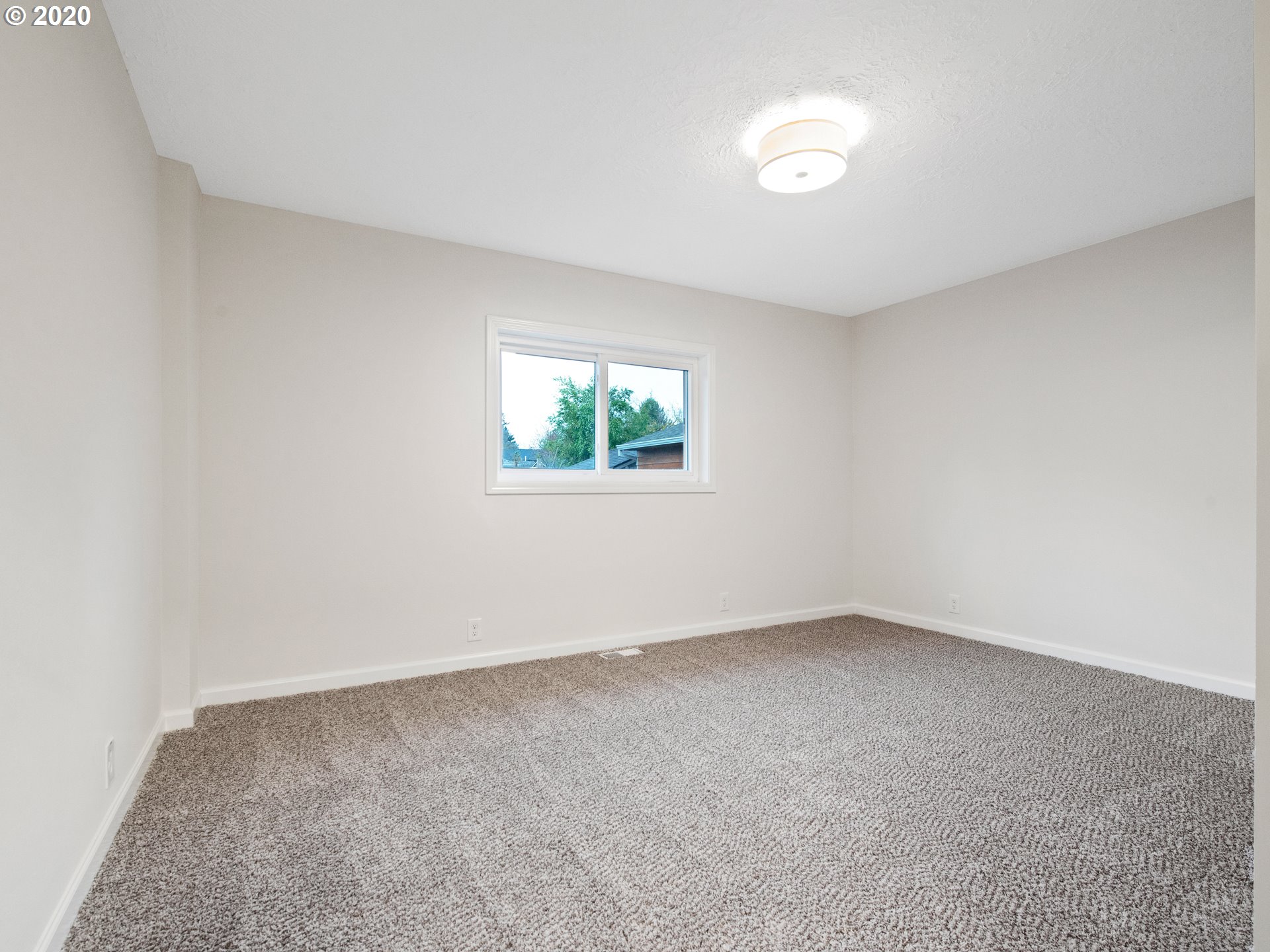 14805 Southeast Main Street Portland, OR 97233 - Photo 15 of 32