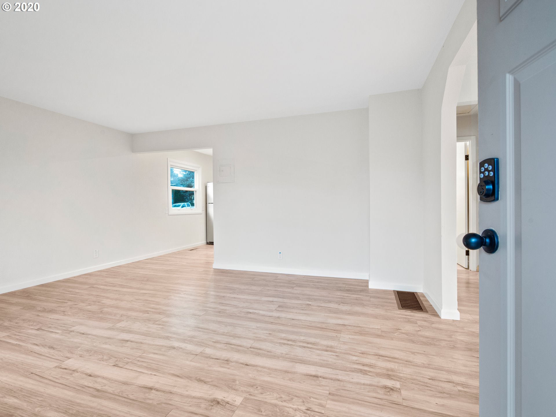 14805 Southeast Main Street Portland, OR 97233 - Photo 3 of 32