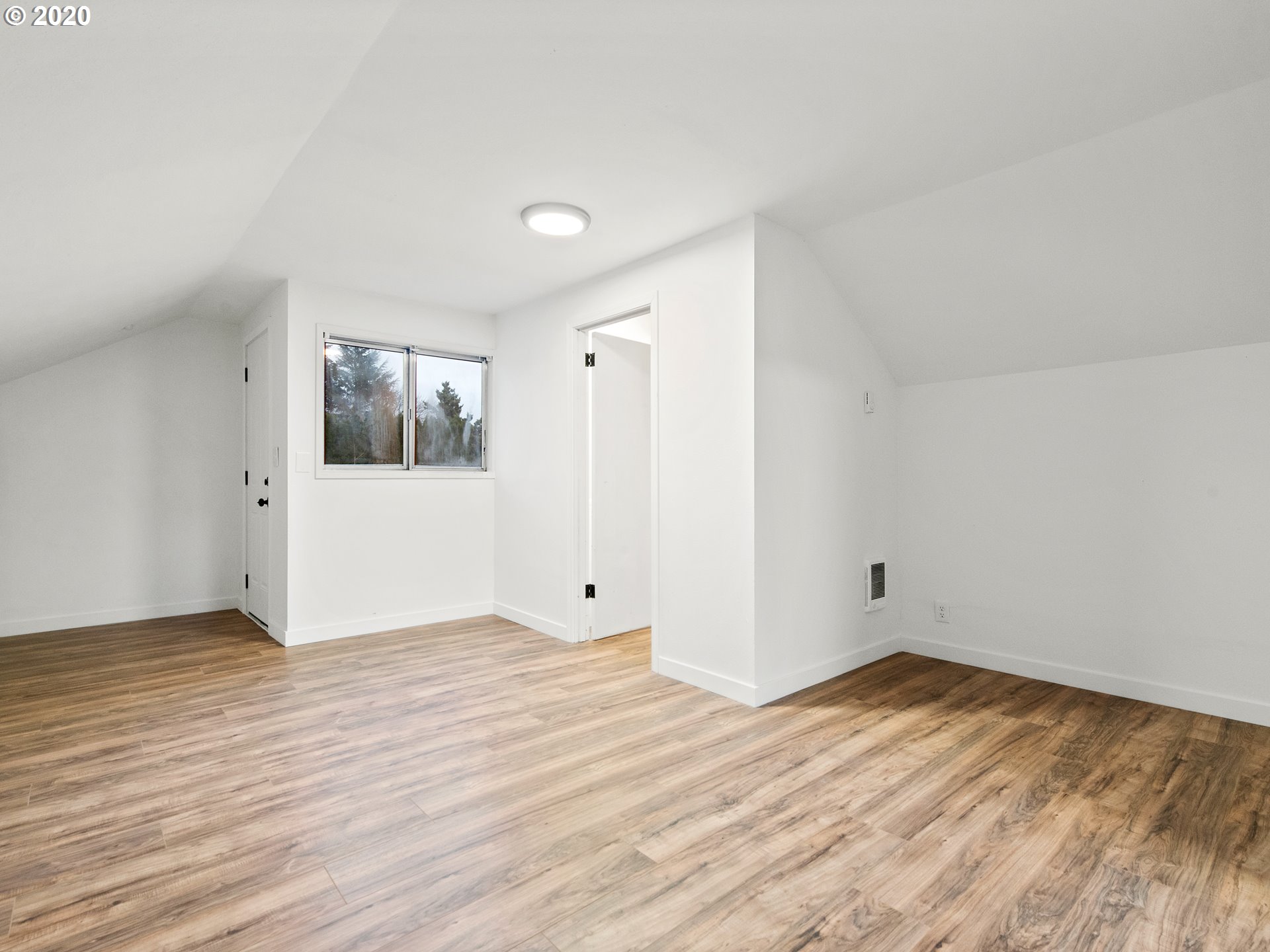14805 Southeast Main Street Portland, OR 97233 - Photo 21 of 32