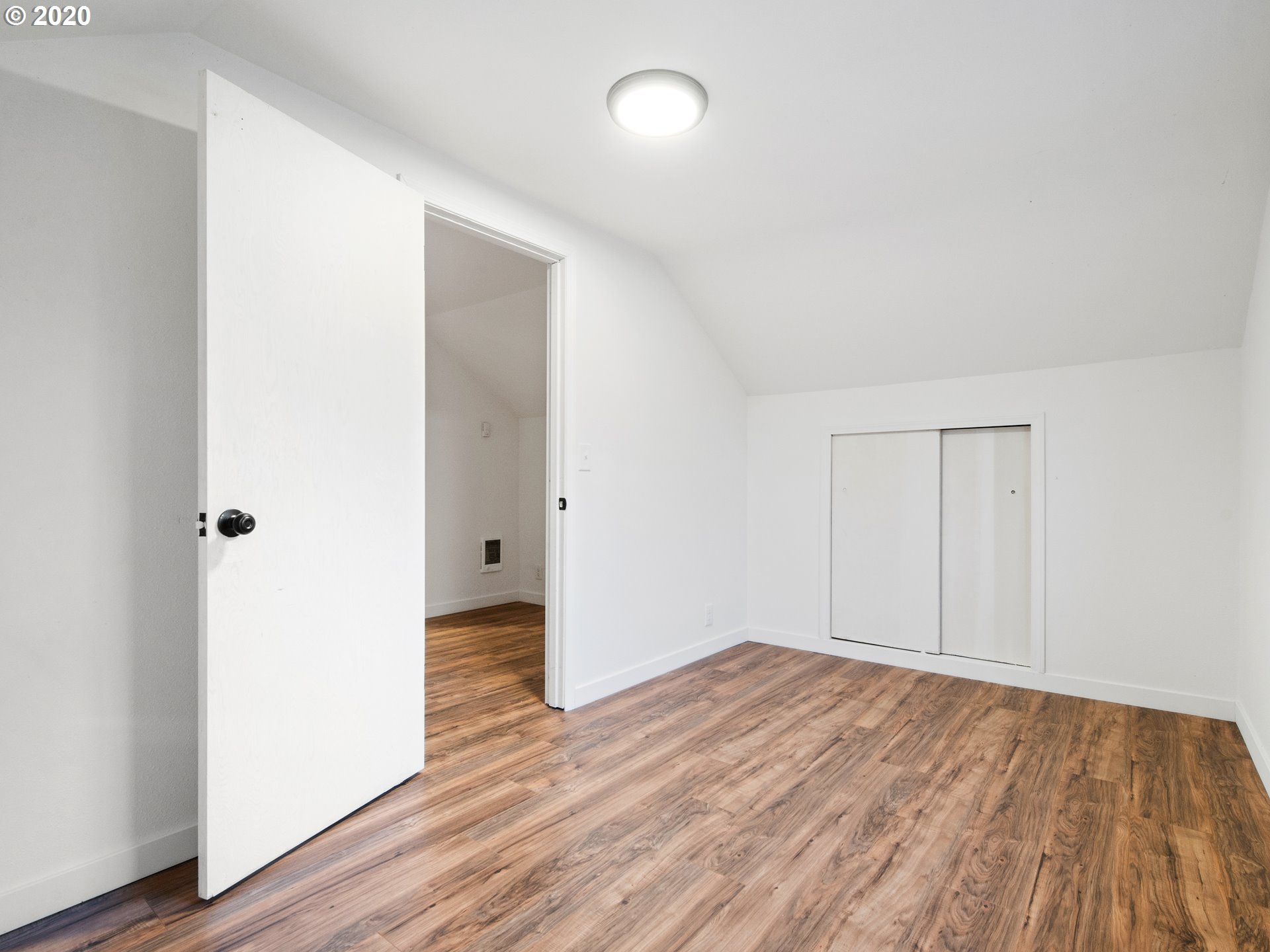 14805 Southeast Main Street Portland, OR 97233 - Photo 23 of 32