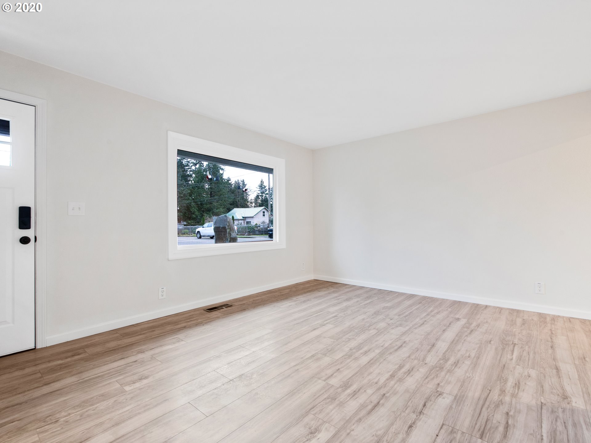 14805 Southeast Main Street Portland, OR 97233 - Photo 5 of 32