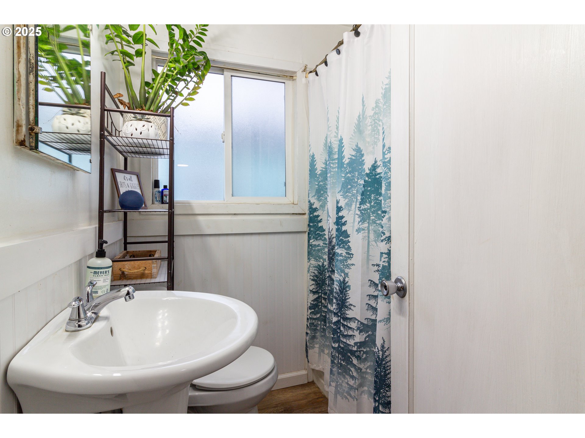 11 South Thielsen Street Echo, OR 97826 - Photo 11 of 14 a bathroom with a sink toilet and shower