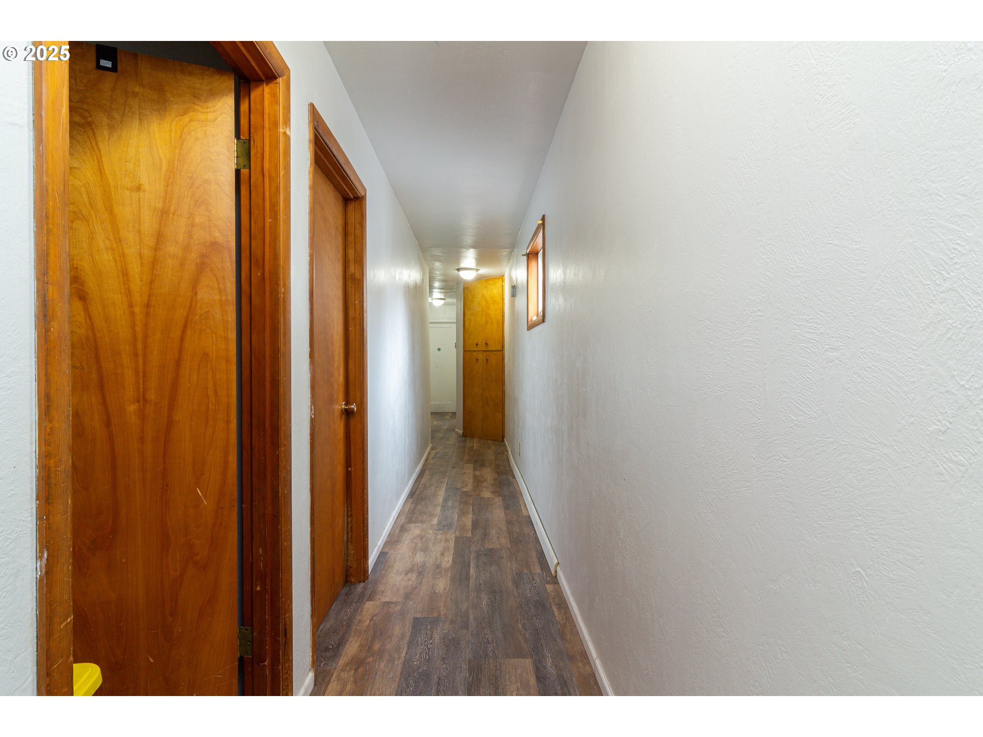 11 South Thielsen Street Echo, OR 97826 - Photo 6 of 14 a view of a hallway with wooden floor