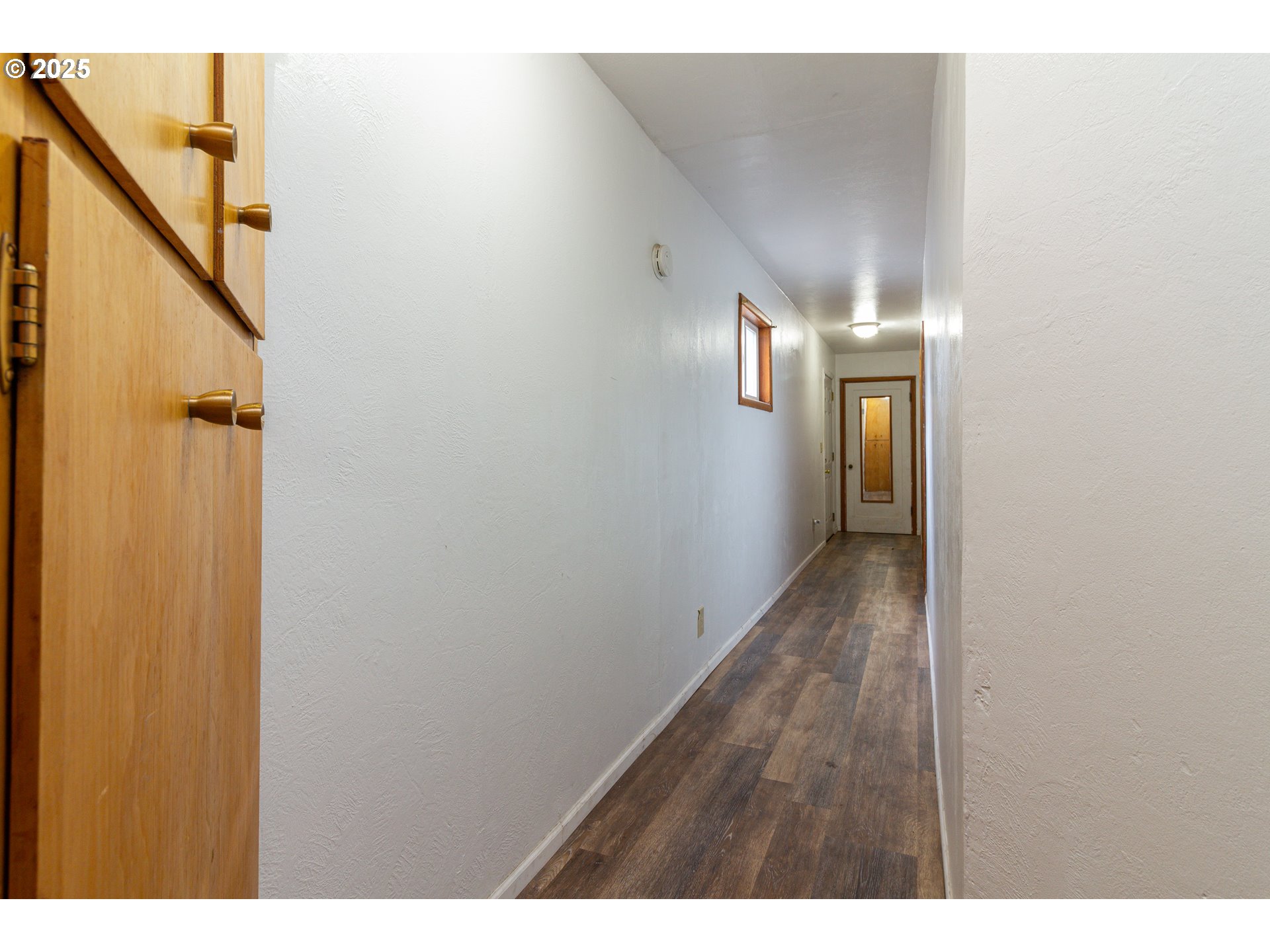 11 South Thielsen Street Echo, OR 97826 - Photo 7 of 14 a view of hallway with stairs