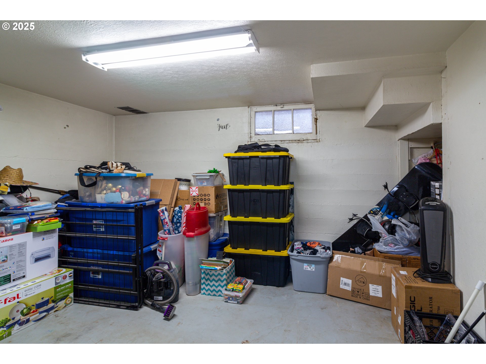 11 South Thielsen Street Echo, OR 97826 - Photo 9 of 14 a room with toys and storage space