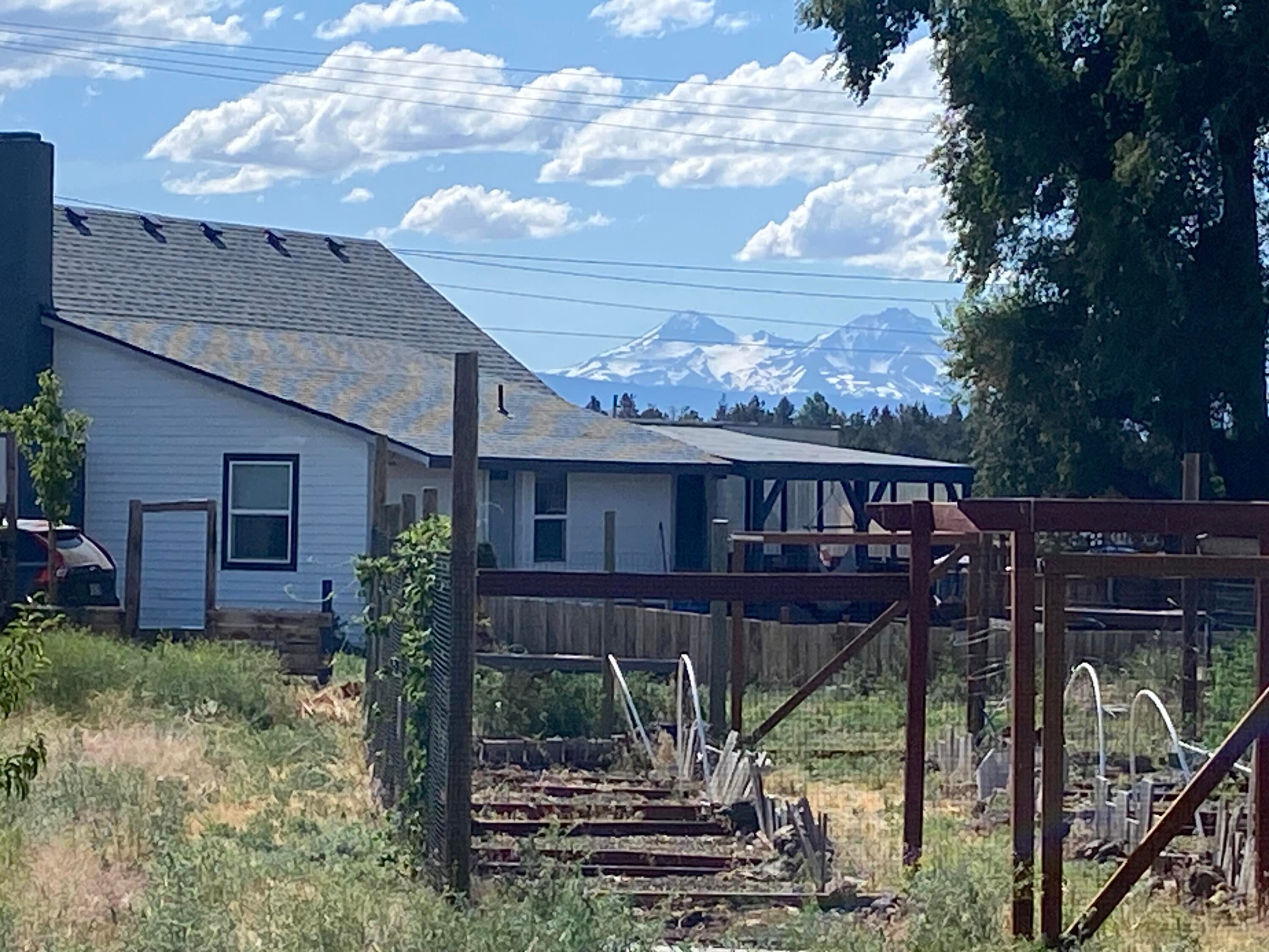 21652 Northeast Butler Market Road Bend, OR 97701 - Photo 2 of 31 IMG_4528