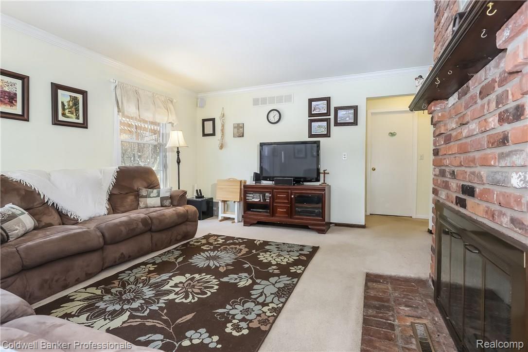 14001 Newburgh Road Livonia, MI 48150 - Photo 7 of 39 007-Living_Room-5284027-large.jpg