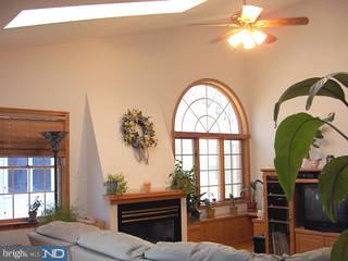 37 Eraser Road Moorestown, NJ 08057 - Photo 4 of 6 a view of hall way with furniture