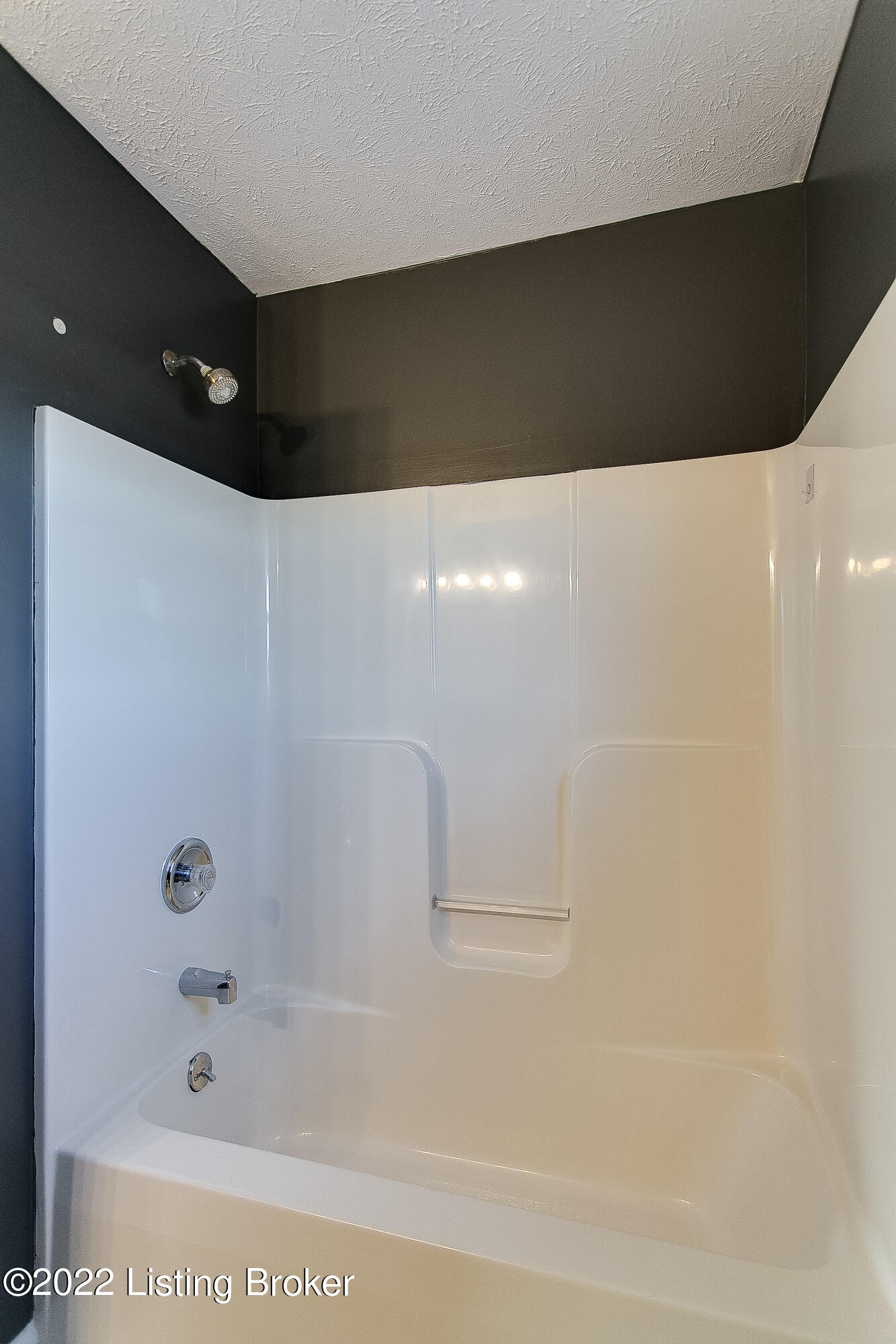 291 Kinkead Road Vine Grove, KY 40175 - Photo 38 of 53 Hall Bath with shower/tub combo