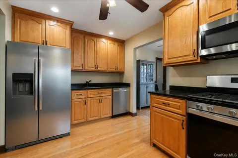 $799,000 | 2345 Willow Street, Wantagh, NY 11793