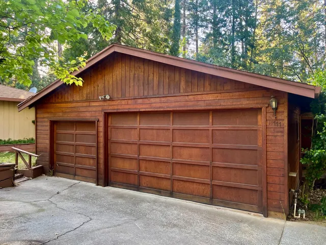 a small barn with a wooden roof