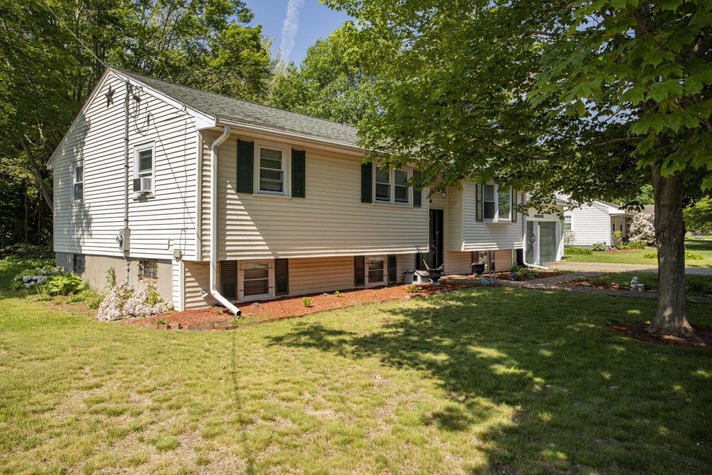 39 Robbie Road Braintree, MA 02184 - Photo 3 of 34 Gallery Image 3